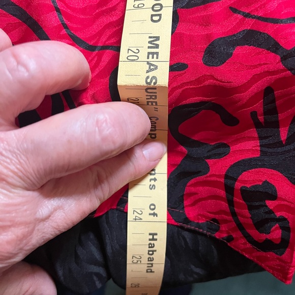 12 - 100% Silk Red & Black Blouse & Matching Black Midi Skirt w/flair - Picture 15 of 16